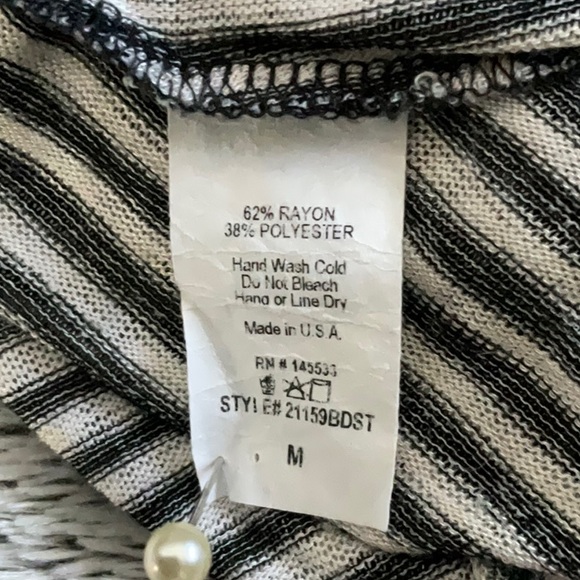 W5 size M vertical striped sleeveless top - Picture 7 of 7